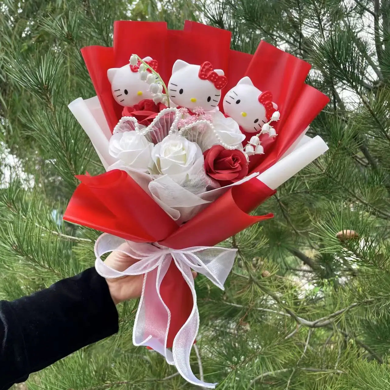 Hello Kitty Cat Dolls With Artificial Flowers