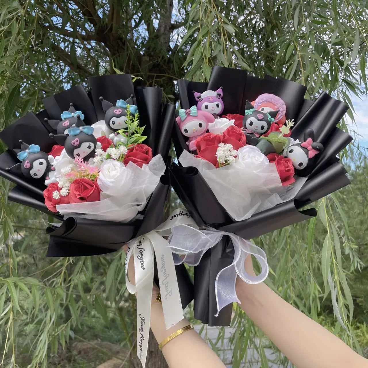 Hello Kitty Cat Dolls With Artificial Flowers