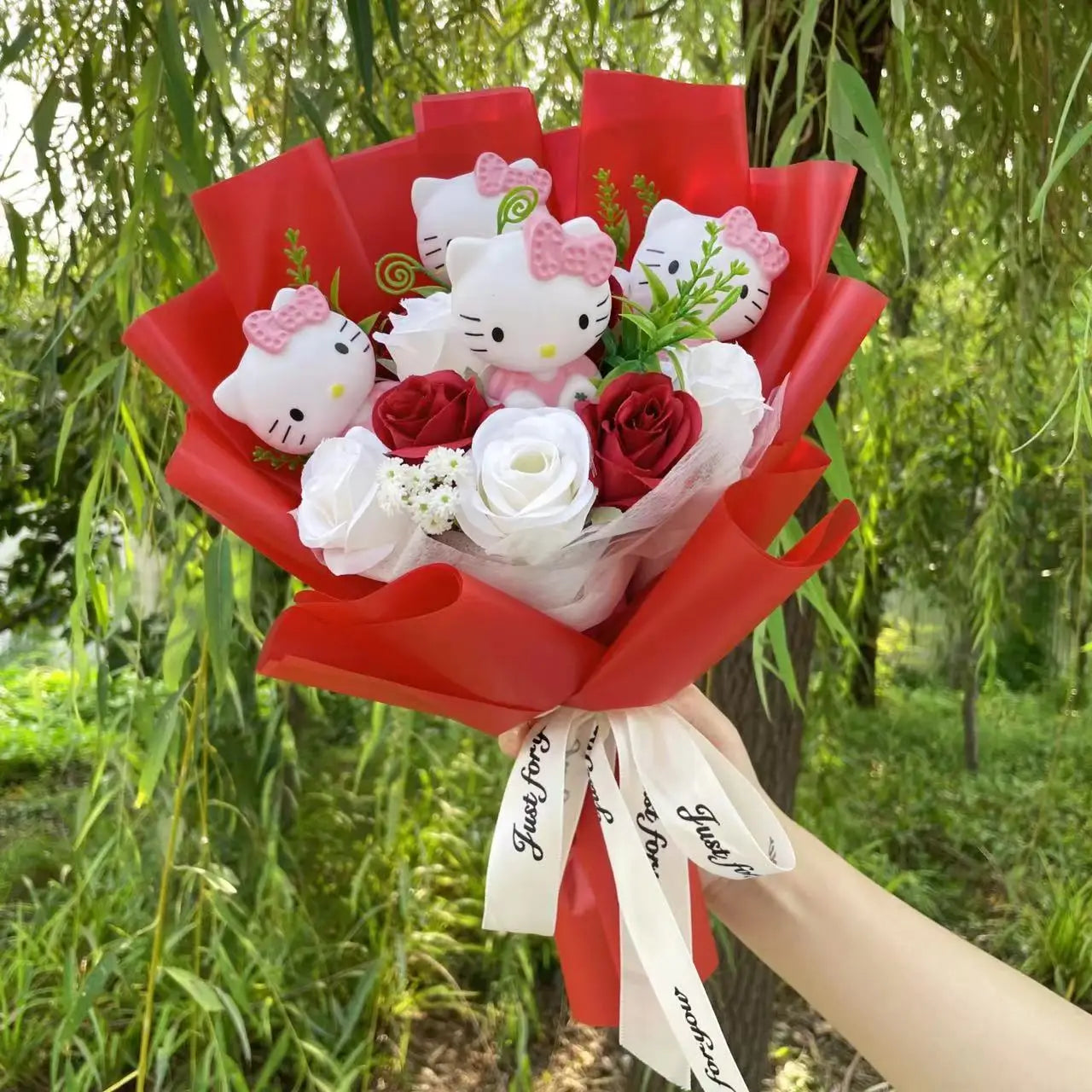 Hello Kitty Cat Dolls With Artificial Flowers